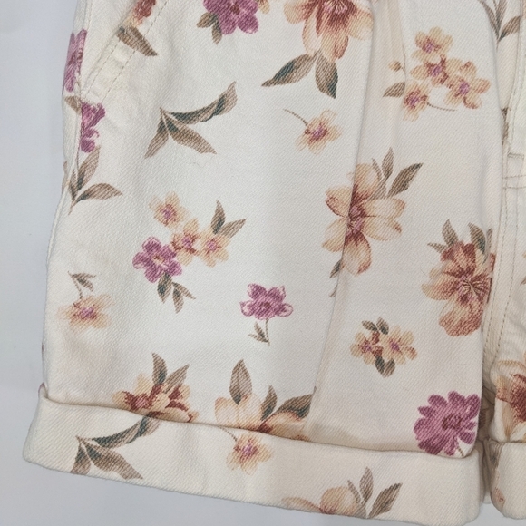 AMERICAN EAGLE Floral Cuffed Denim Jean Shorts - Picture 2 of 7
